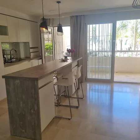 Lets In The Sun Playa Fontanilla Appartement